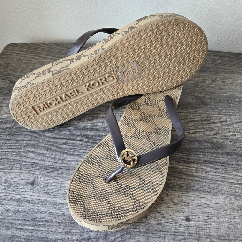 Michael Kors Signature Logo Brown Flip Flops, Women's Size 10 - Picture 9 of 12